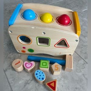 Hammer and shape sort toy